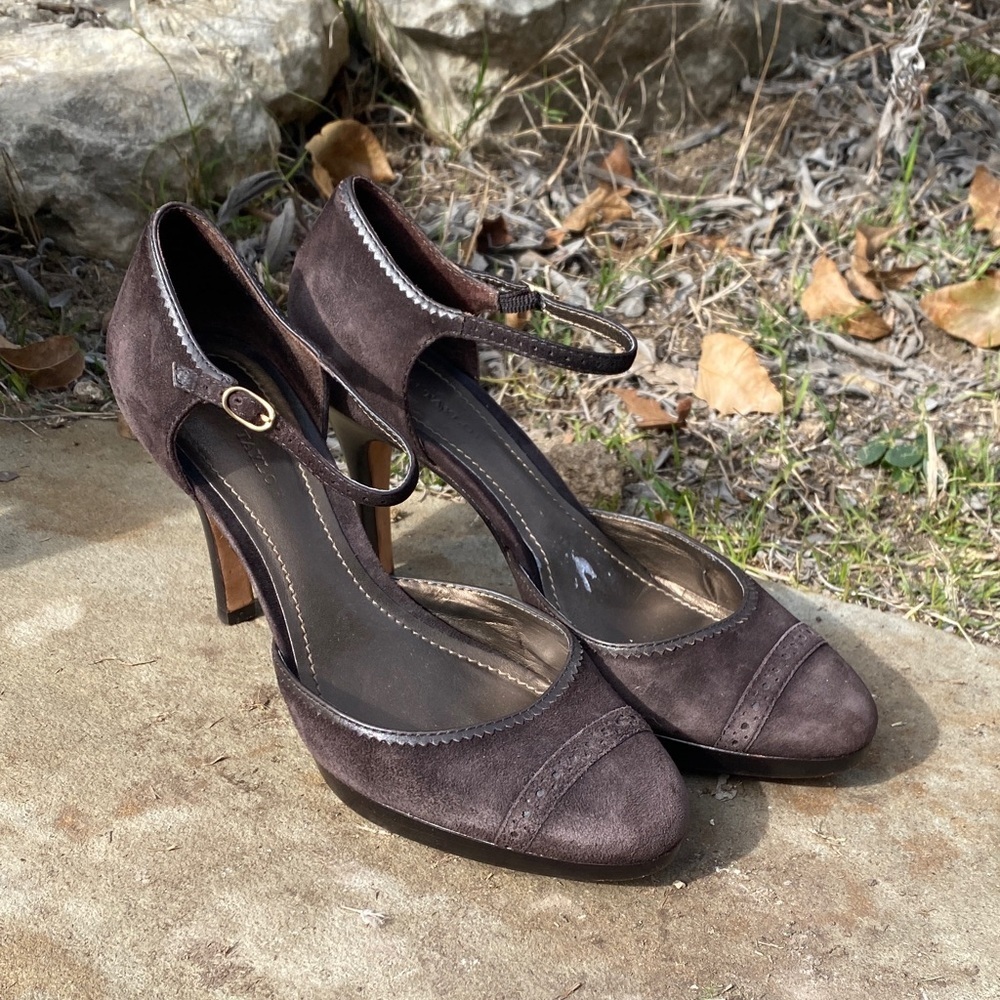 Ann Taylor chocolate brown wing tip heels size 6.5 office suede Mary Jane strap